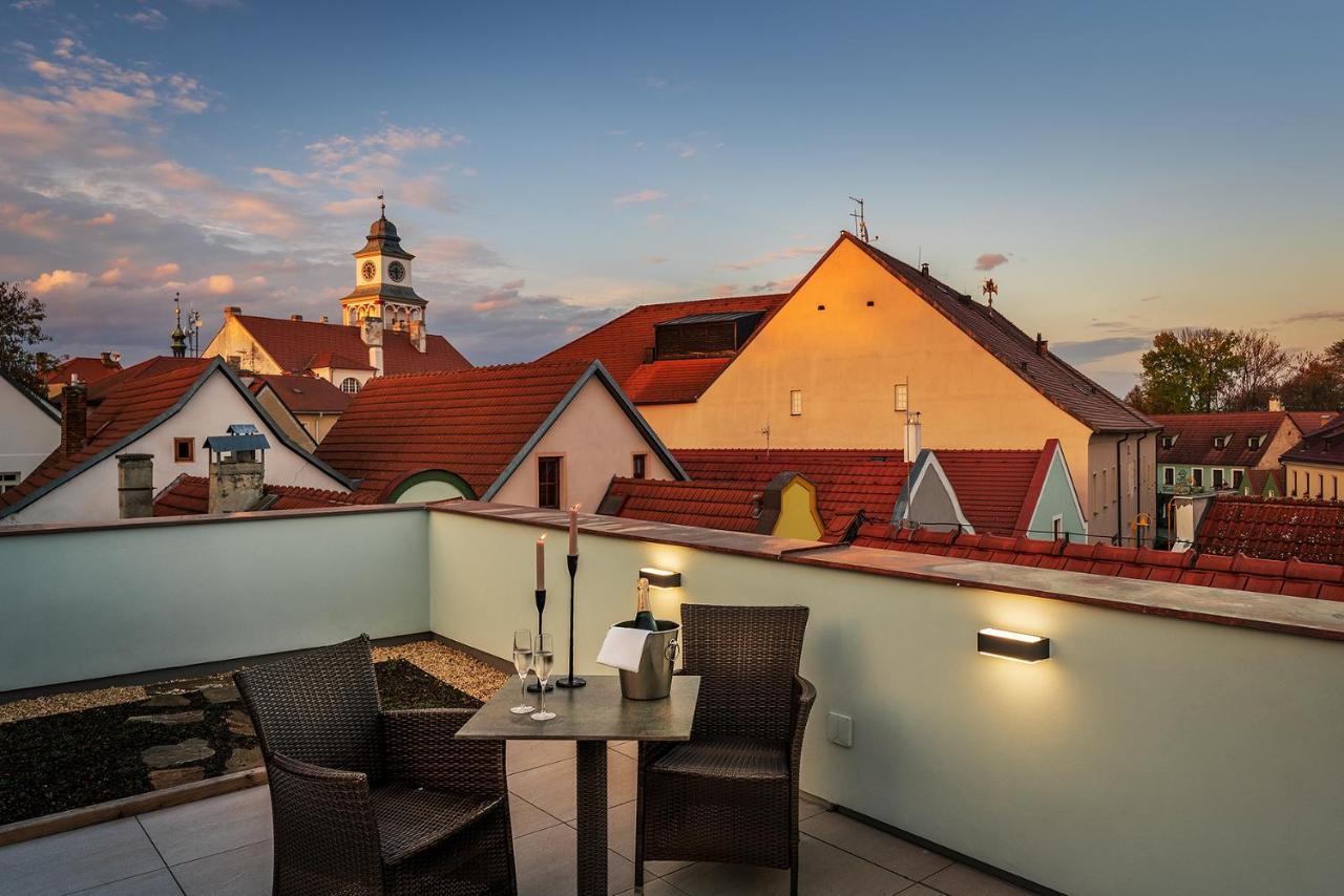 Hotel Bily Jednorozec トレボン エクステリア 写真