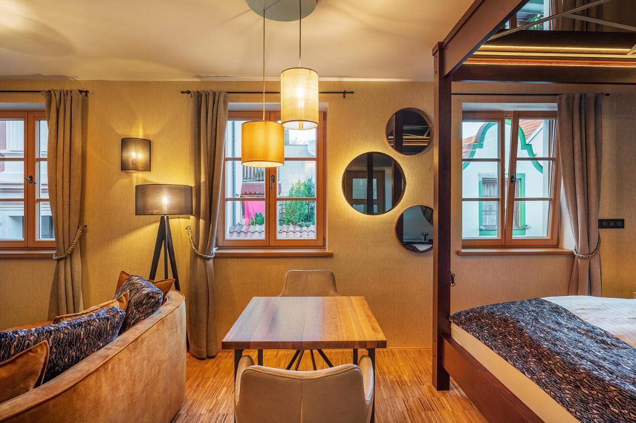 Hotel Bily Jednorozec トレボン エクステリア 写真