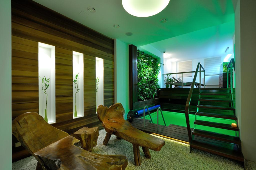 Hotel Bily Jednorozec トレボン エクステリア 写真