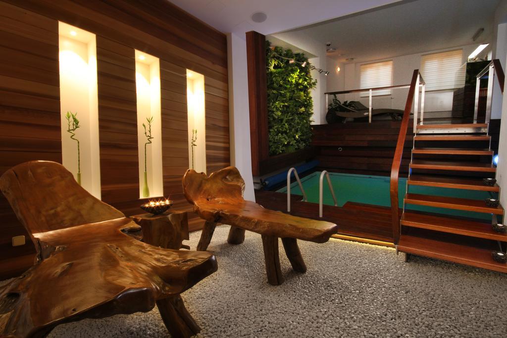 Hotel Bily Jednorozec トレボン エクステリア 写真